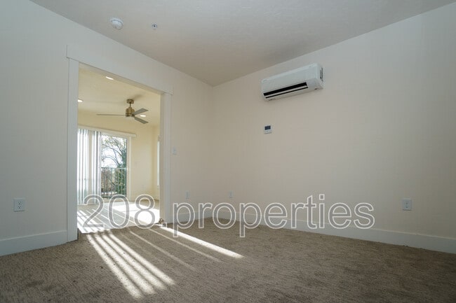 Building Photo - 4633 N Iota Ln