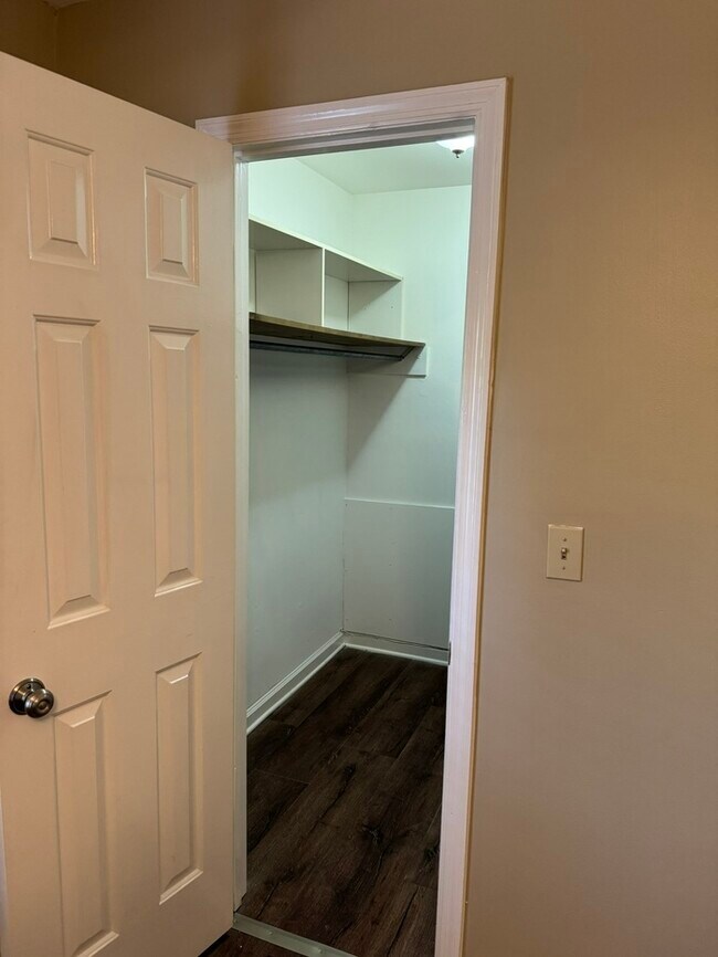 Building Photo - 5807 Brentwood Trace