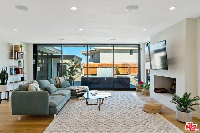 Building Photo - 3632 Beverly Ridge Dr