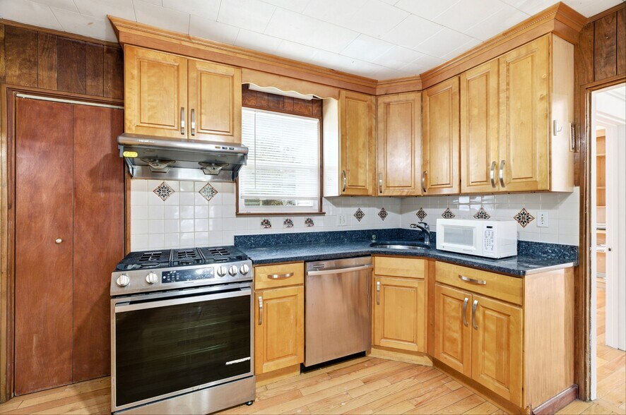 Building Photo - 34 Page St