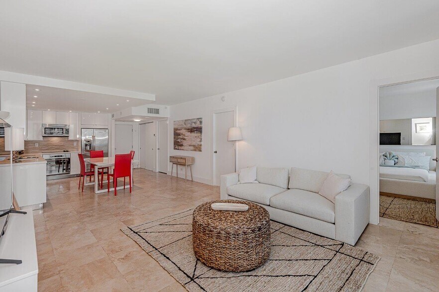 Building Photo - 2301 Collins Ave