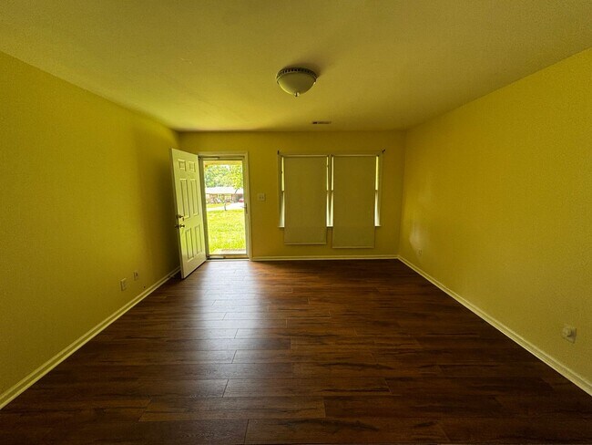 Building Photo - 2115 Cameo Dr
