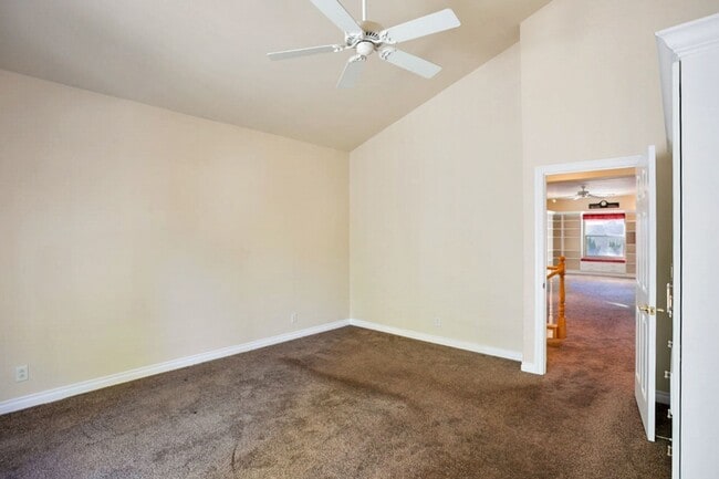 Building Photo - 4 Bedroom, Queens Ridge Guard Gated Commun...