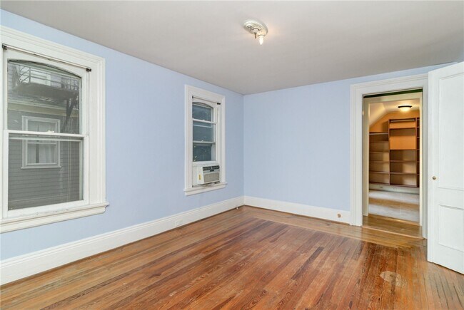 Building Photo - 56 Vassar St