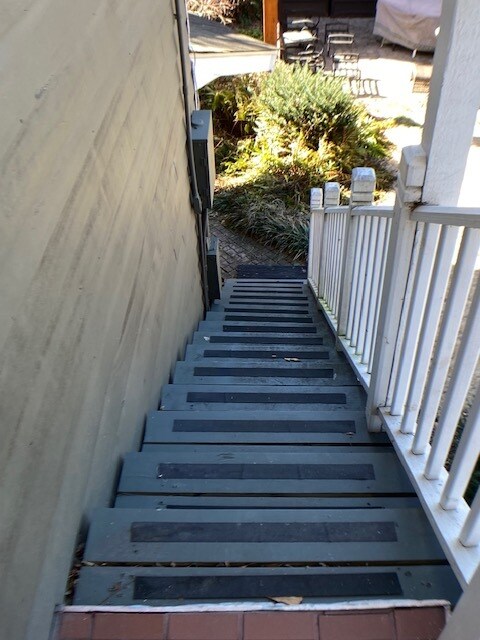 Building Photo - 561 Page Ave NE