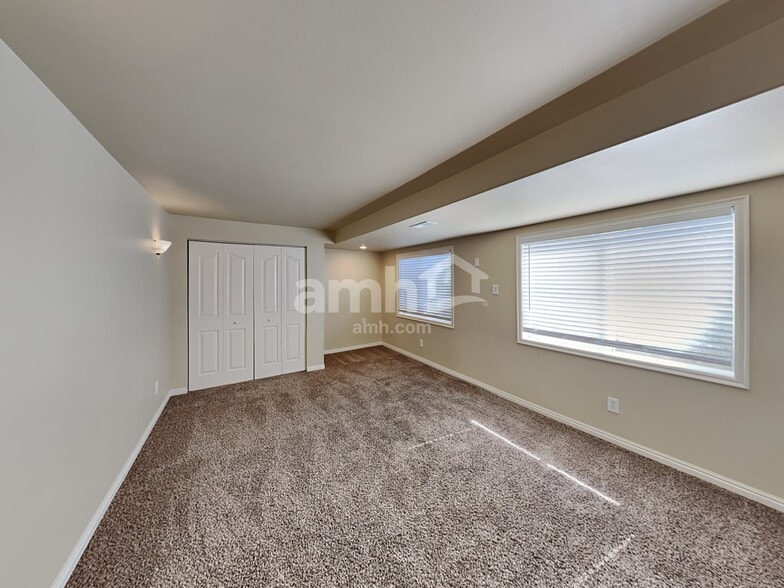 Building Photo - 4452 Heritage Dr