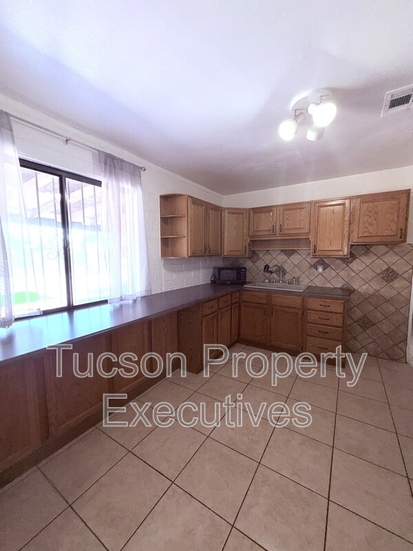 Building Photo - 3626 E Sylvane St