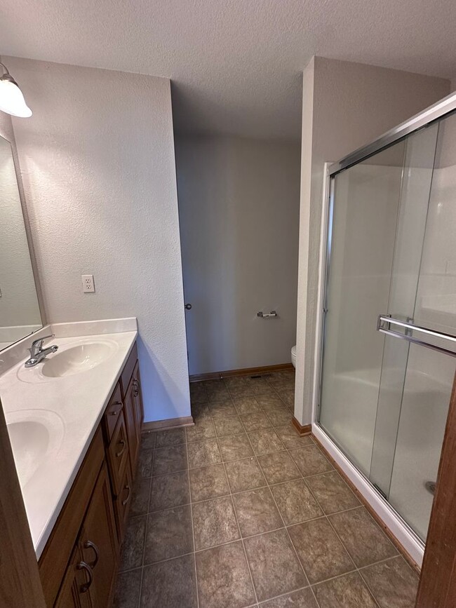 Building Photo - AD-02