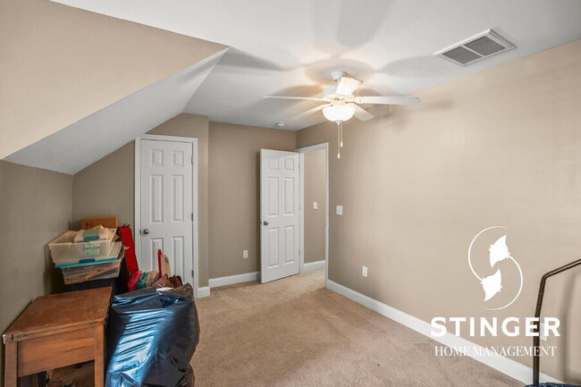 Building Photo - 301 Dante Cir