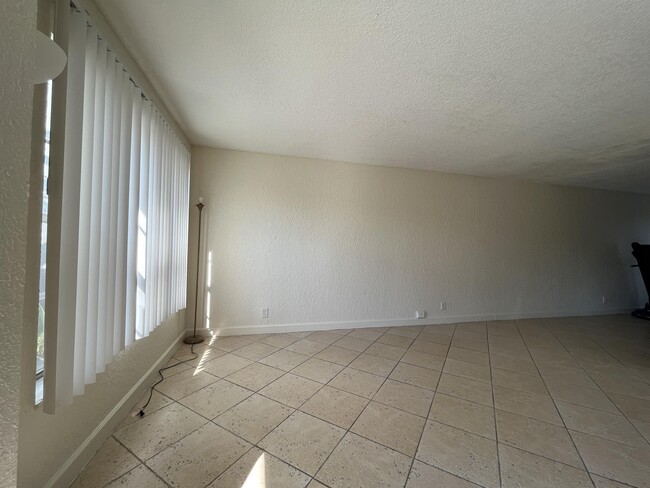 Building Photo - 4815 NW 9th Dr