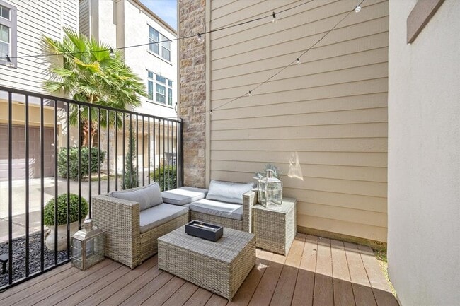 Building Photo - 5807 Birdsall Market Pl