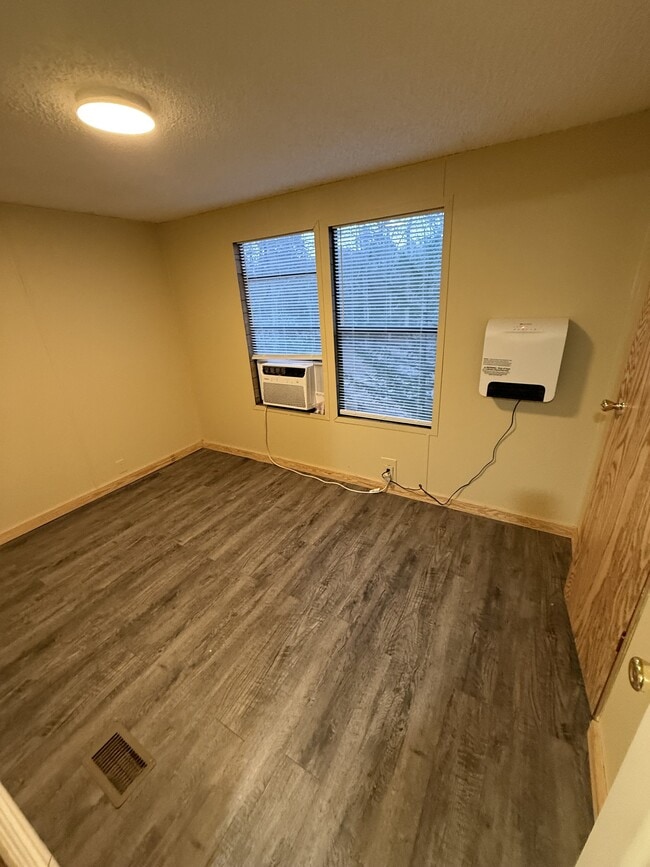 Building Photo - 2667 Hopewell Church Rd