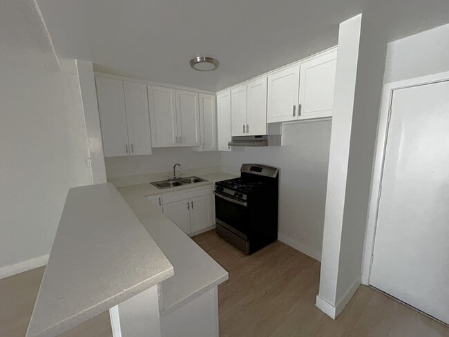 Building Photo - 327 Normandie Ave
