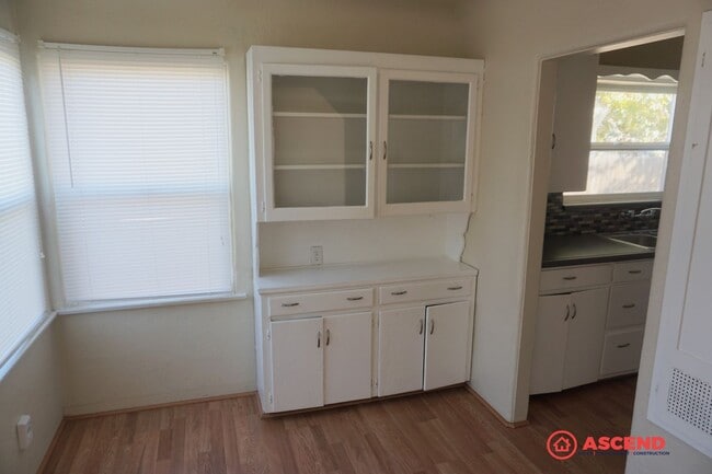 Building Photo - Charming 2 Bedroom Home In Oildale!