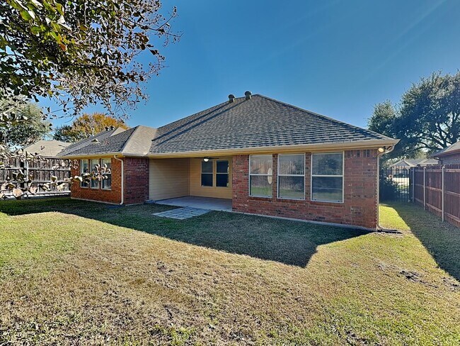 Building Photo - Your Dream Home Awaits in Parkwest—No Carpet, All Charm!