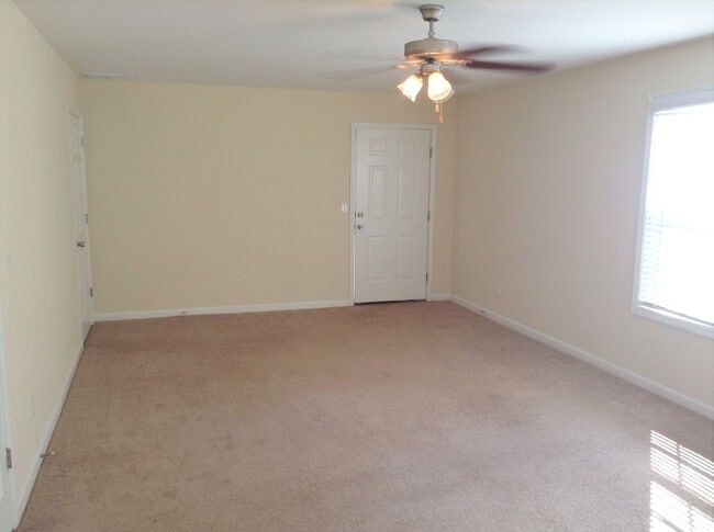 Building Photo - 6br House Near Campus FOR RENT
