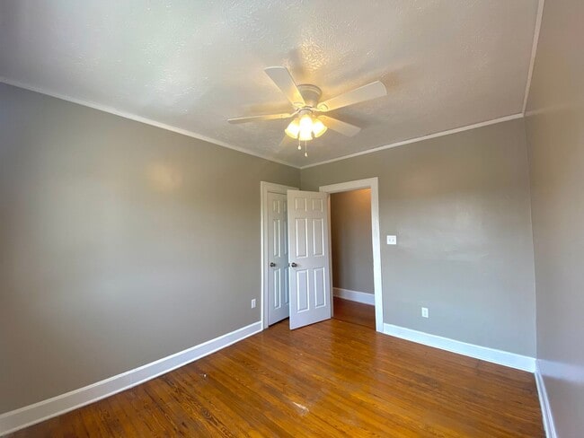 Building Photo - 5 bed/ 2 Bath Mins. from UC Only $750/pp (...