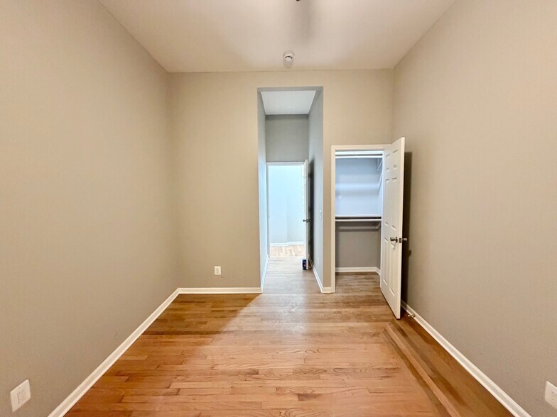 Building Photo - 1013 W 19th St