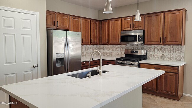 Building Photo - 1744 W Turtle Hill Dr