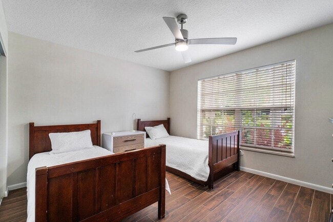 Building Photo - 2453 Country Golf Dr