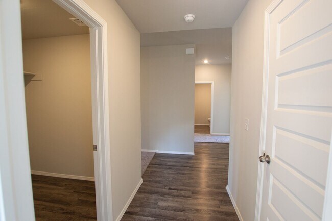 Building Photo - BRAND NEW! 4 Bed 2 Bath Home in Newcastle!
