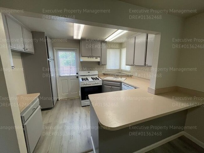 Building Photo - 3 bedroom/ 1 bathroom house located near Airport Dr/ Norris Rd