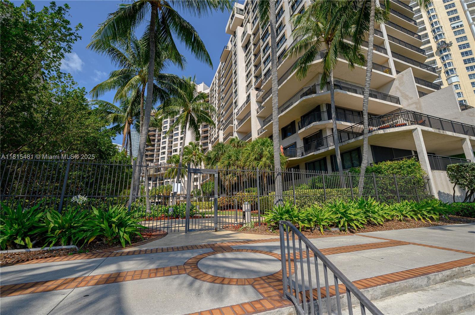 Building Photo - 540 Brickell Key Dr
