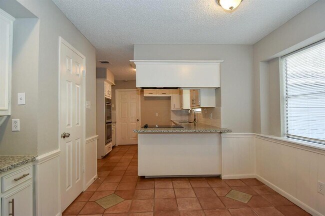 Building Photo - 1831 Willow Point Dr