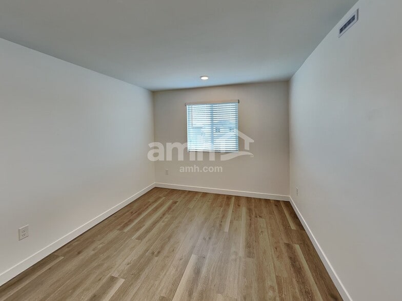 Building Photo - 9678 N Rancho Lozano