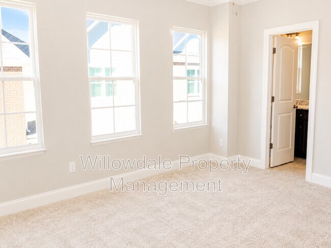 Building Photo - 904 Laurel Gate Dr