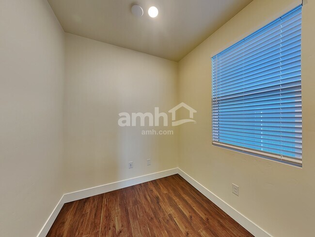 Building Photo - 6550 Spriggel St