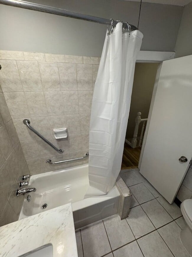 Building Photo - Looking for spacious house check this one ...