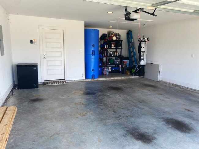 Building Photo - 166 Cullom Dr