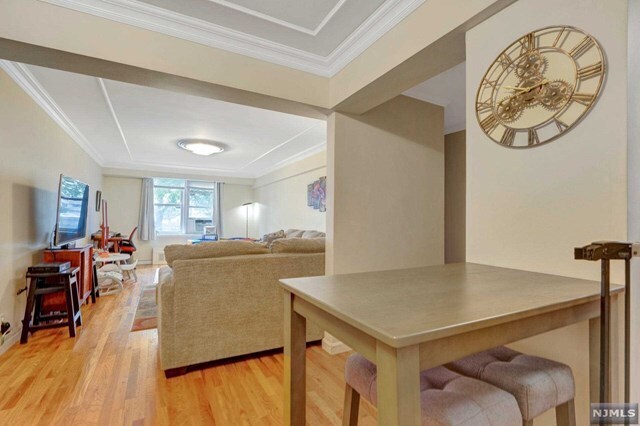 Building Photo - 326 Bridge Plaza N