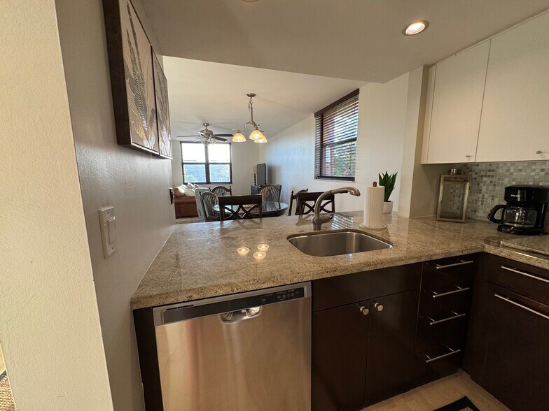 Building Photo - 600 Egret Cir