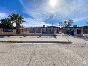 Building Photo - West El Paso 4 bed refrig A/C Home