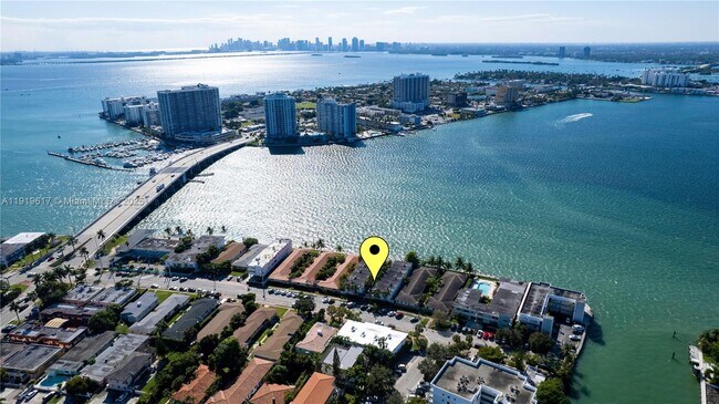 Building Photo - 2180 Bay Dr