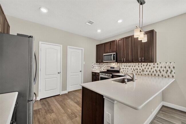 Building Photo - 10214 Pinewood Fox Dr