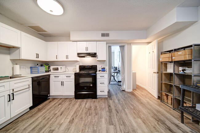 Building Photo - Beautifully Renovated 2 Bedroom Townhomes ...