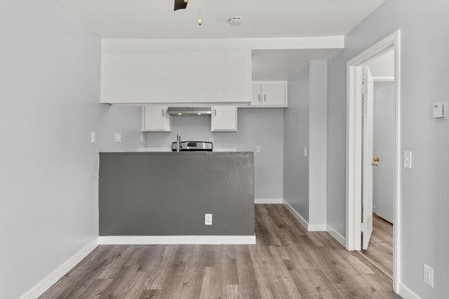 Interior Photo - 533 E 11th Street
