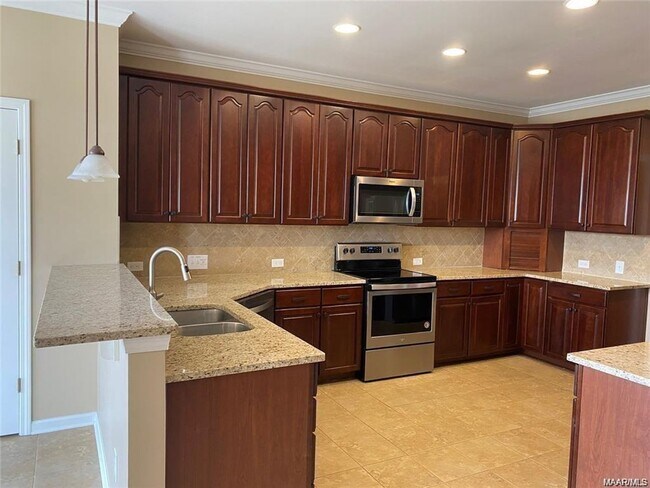 Building Photo - 4/3 in Deer Creek!