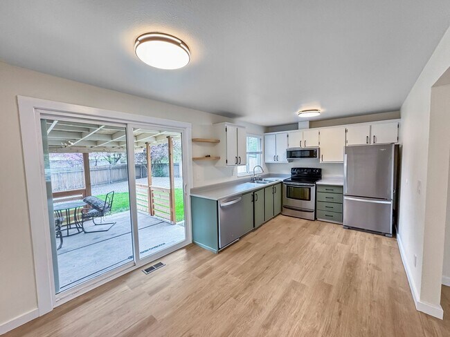 Building Photo - Immaculate Single-Level Home