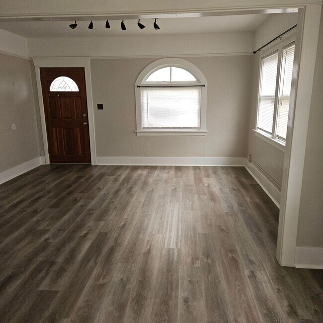 Building Photo - 401/403 Johnson