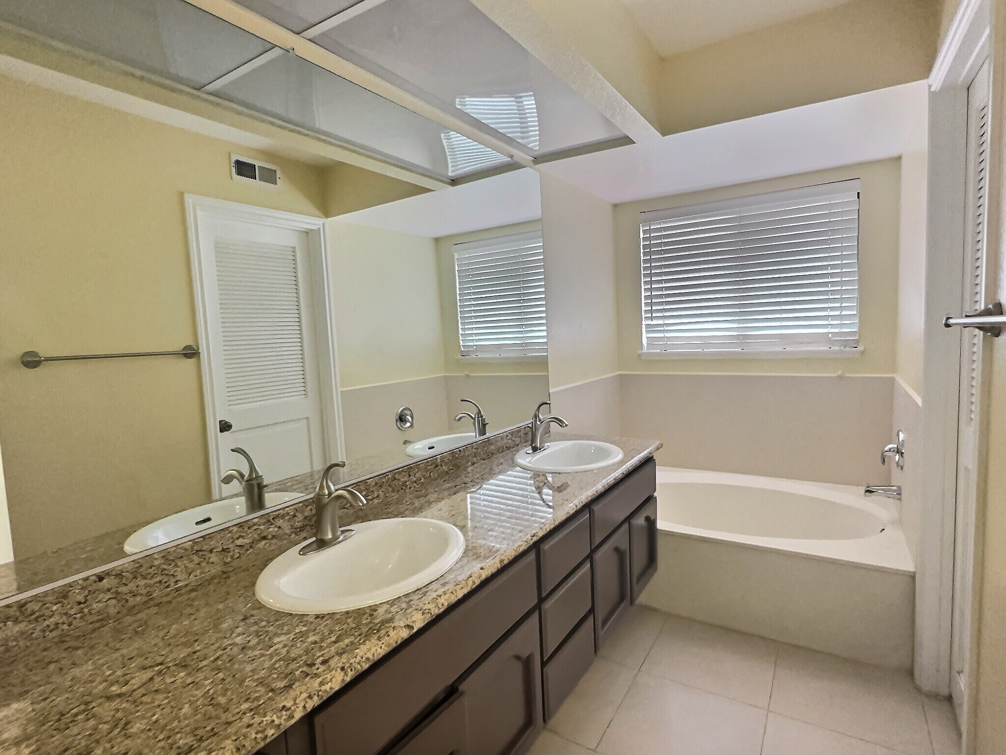 Master Bathroom - 23085 Paseo de Terrado