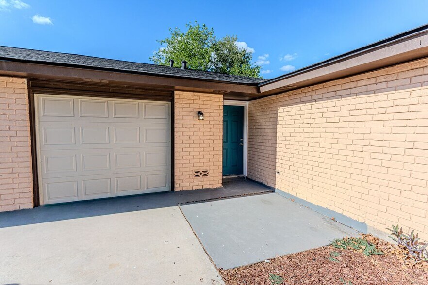 Building Photo - 6915 Forest Meadow St