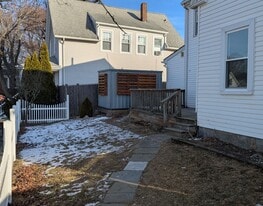 Building Photo - 536 Bridge St