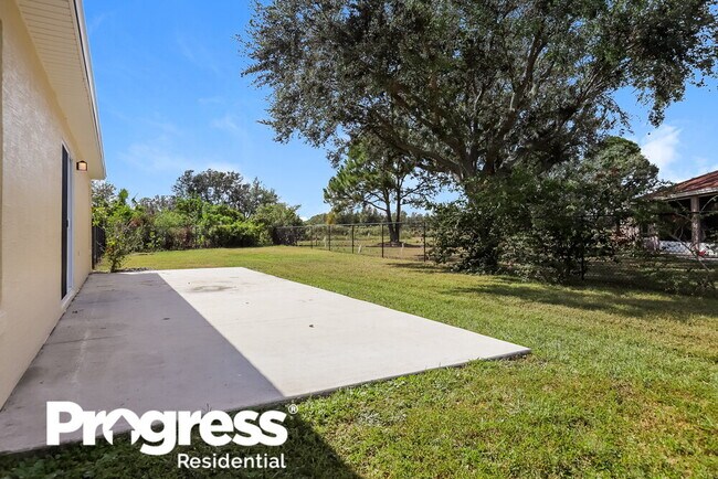 Building Photo - 3180 Thoroughbred Loop N