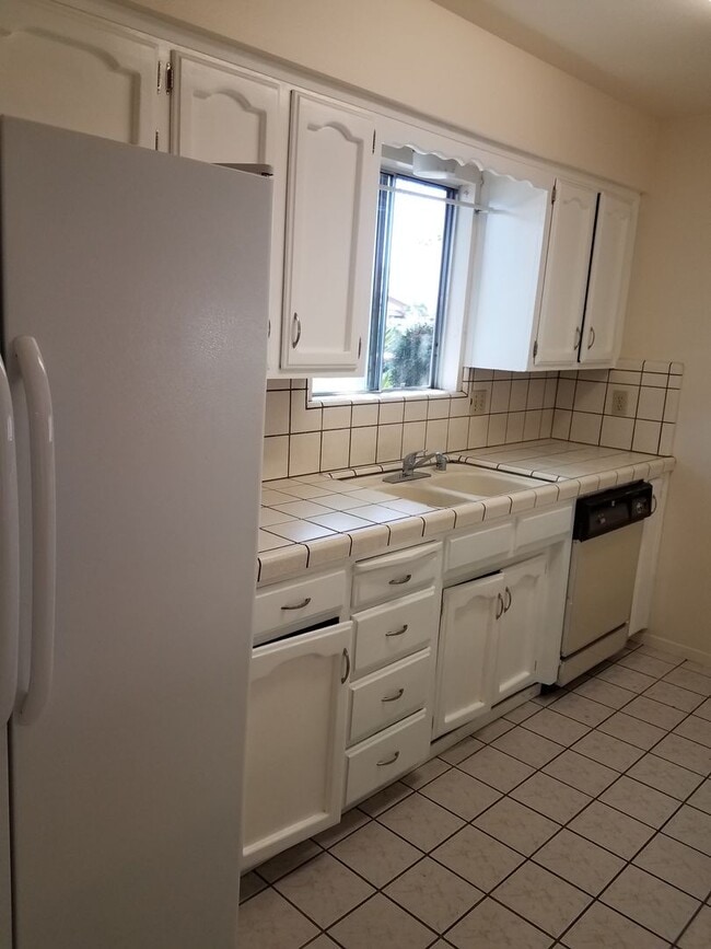 Building Photo - Cute 3 bedroom in Dinuba