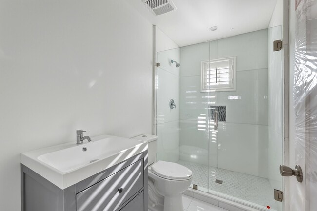 Building Photo - 13050 Terra Bella St