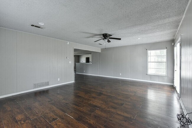 Building Photo - 4-Bedroom Home in the Heart of Killeen